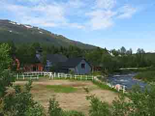 Summer Sunday at 69-grader nord school (Mortenhals, Norway)