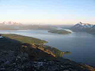 Late-night sunshine over Malangen (From Mortenhalsskolten, Norway)