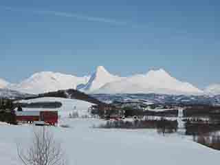 Blankets of sky blue and snow white (Near Josefvatnet, Norway)