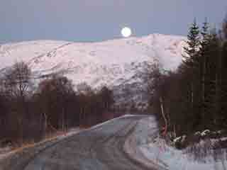 Moon skirts Kvaløya peaks (auto) (From Ansnes, Norway)