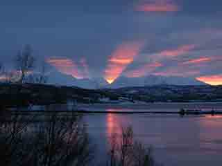Trumpets of light over Nordfjorden 2 (From near Mestervik, Norway)