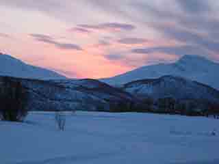 Impressionist sunset art between peaks (From near Litjevatnet, Norway)