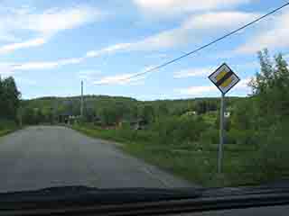 End Right-of-Way into rural verdure (Storsteinnes, Norway)